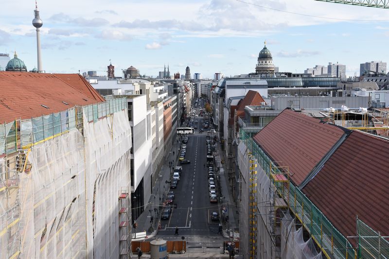 Blick in die Französische Straße „hinter“ unserer Baustelle.