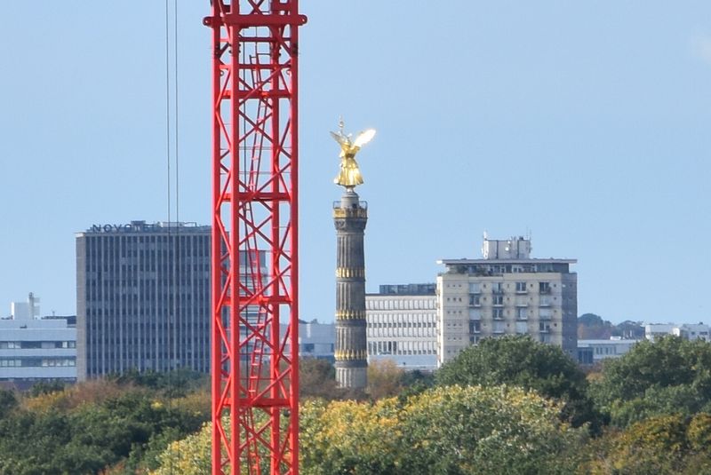 Die Siegessäule auf dem Großen Stern im Großen Tiergarten ist doch in der Nähe?