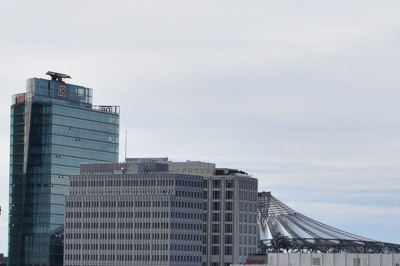 Auch die Gebäude am Potsdamer Platz sind greifbar.