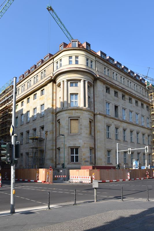 Die erste abgerüstete Straßenfront