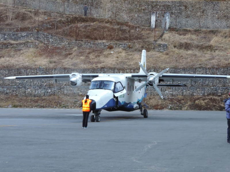 Eine <strong>Dornier 228</strong> – Deutsche Ingenieurtechnik erledigt die spektakulären Flüge.