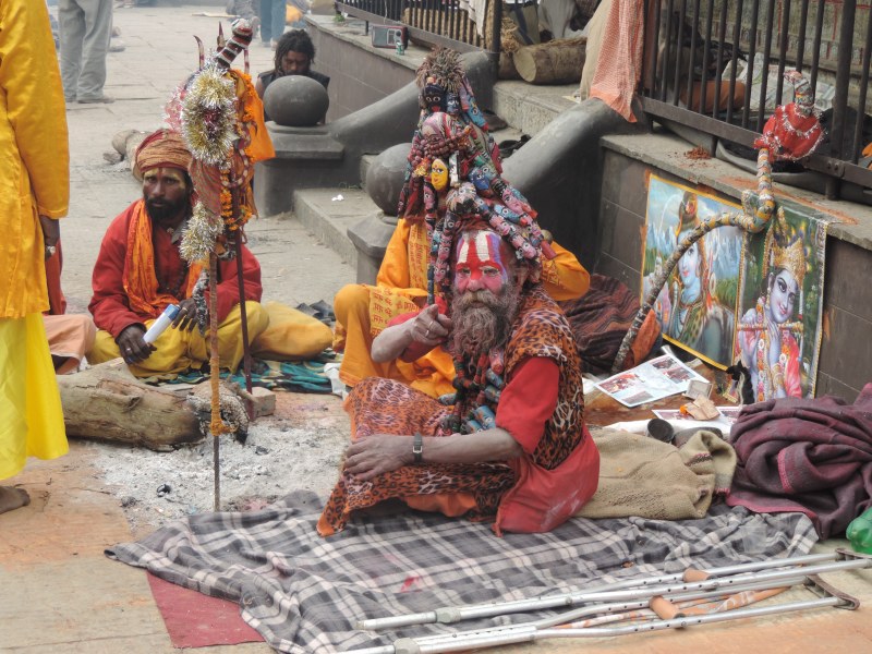 Pilger im Stadtteil <strong>Pashupatinath/Kathmandu</strong>. Ungefähr 700.000 solcher Gesellen fanden dort zu einem der größten Feste zu Ehren des Gottes Shiva zusammen.