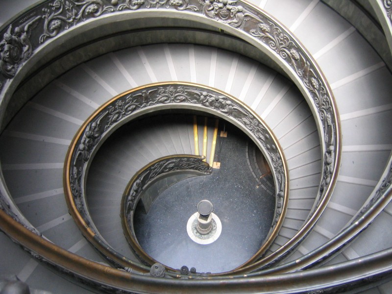 Die berühmte Treppe am Eingang zu den Vatikanischen Museen. Eigentlich sind es zwei Treppen. Baulich eine Meisterleistung.